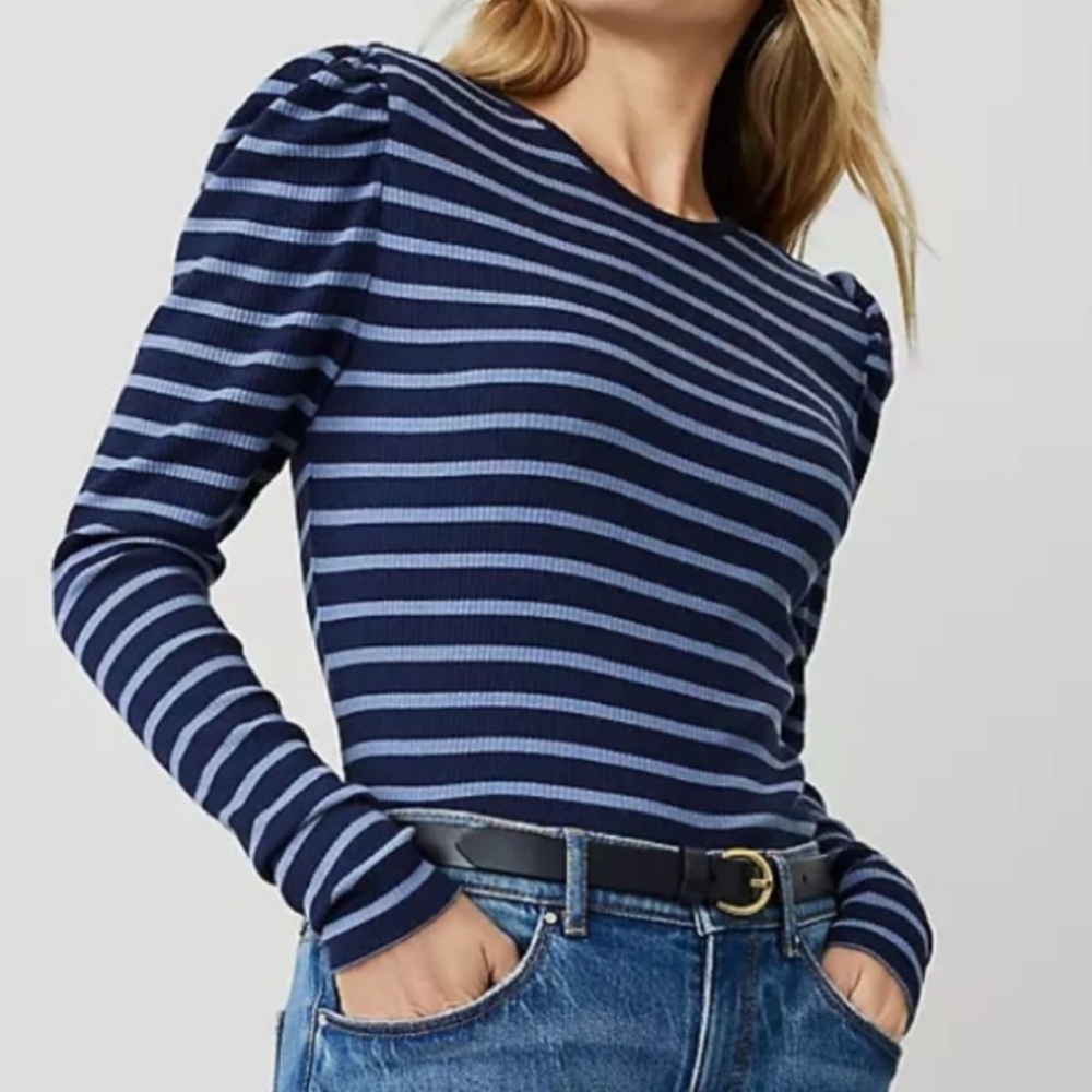 ANN TAYLOR WEEKEND PUFF SLEEVE NAVY BLUE STRIPED RIBBED TOP SIZE MEDIUM STRETCHY